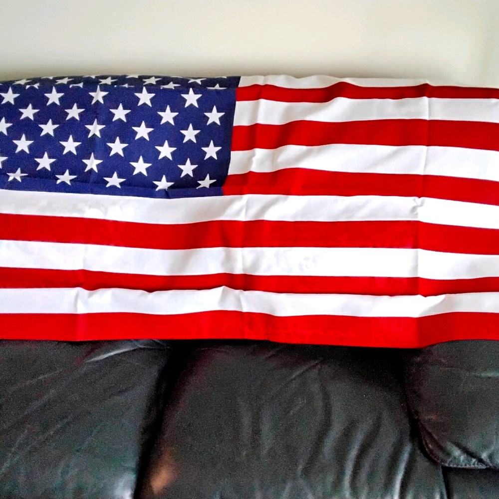 AMERICAN FLAG, HEAVY DUTY BRASS GROMMETS